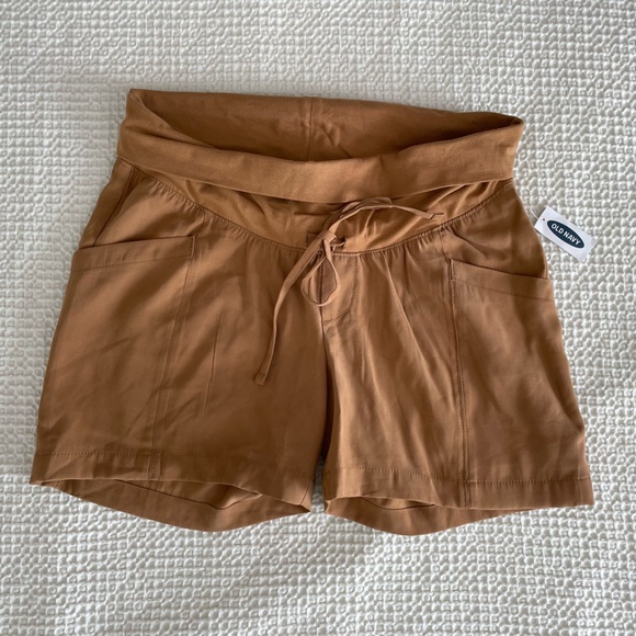 Old Navy Maternity Rollover Waist Soft Twill Utility Shorts in Coin Toss Size M - Picture 2 of 8